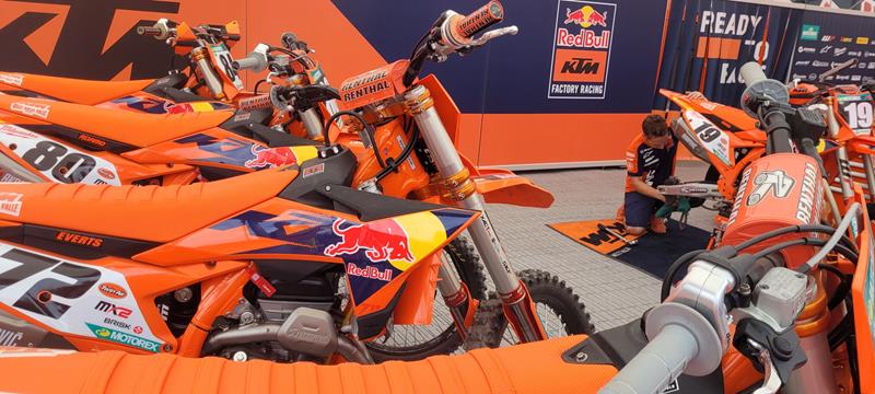 Dominancia techniky KTM v priamom prenose od OKR Moto